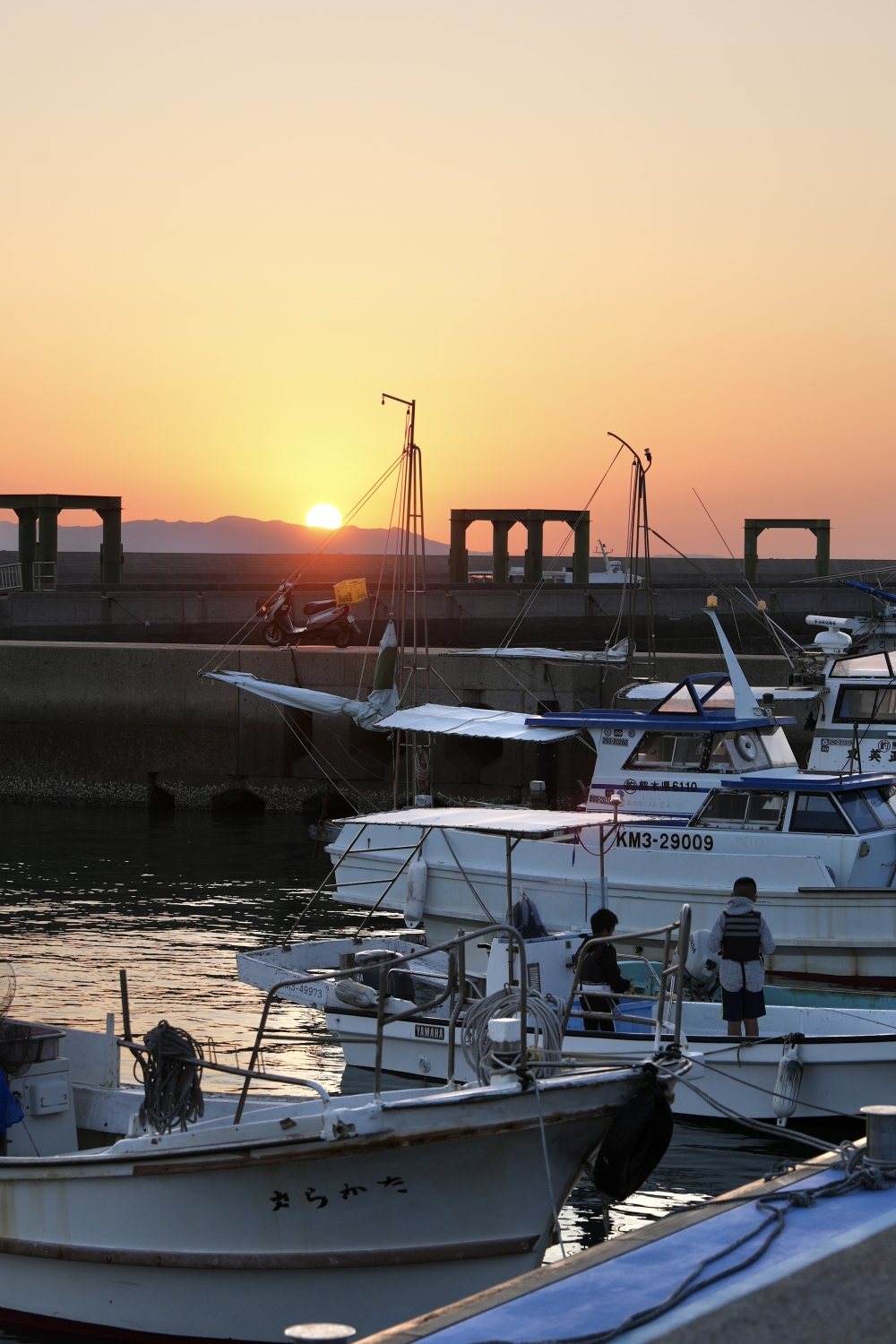小島嘅日出同日落風景美不可言，強烈建議大家可以喺島上民宿住一晚。