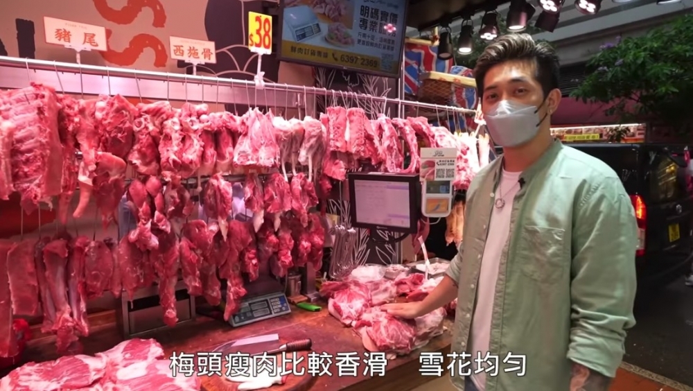 威威一路爆紅,仲極速出道,有埋經理人、開設各種社交帳號、拍廣告、上節目做訪問