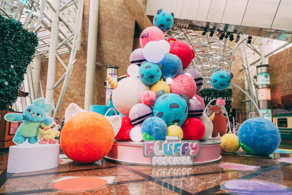 必打卡聖誕樹2022推介：朗豪坊_迪士尼與彼思6米高毛毛球聖誕樹