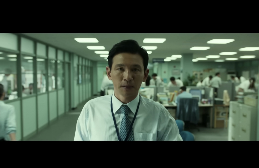 黃晸玟飾演外交官~