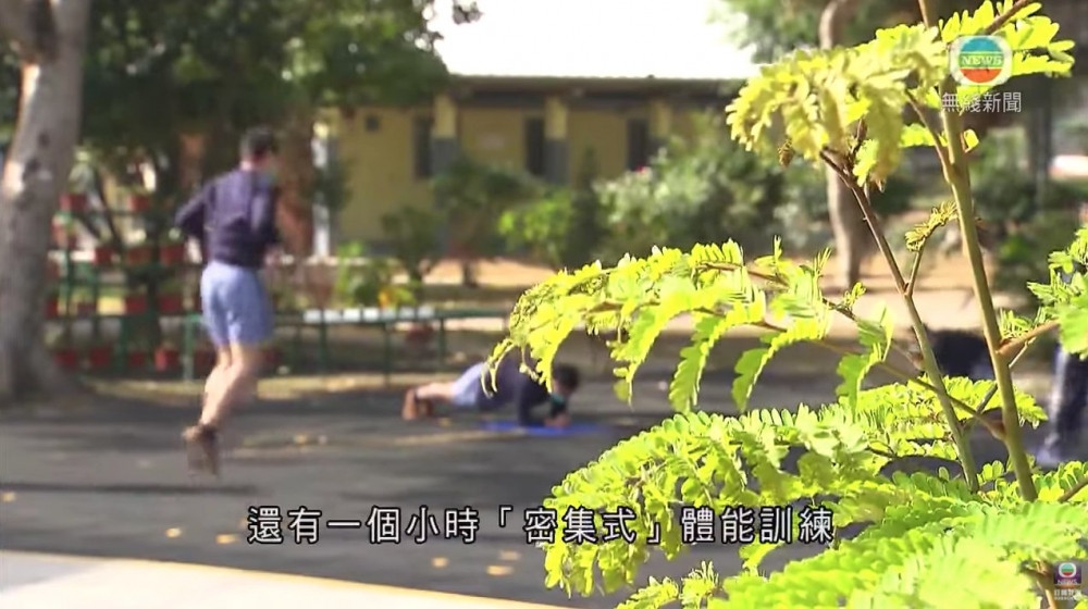 在囚人士每日都要步操同做密集式體能訓練