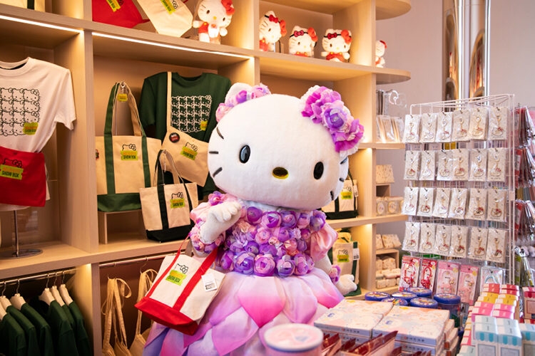 商品店可以買到好多Hello Kitty限量精品！