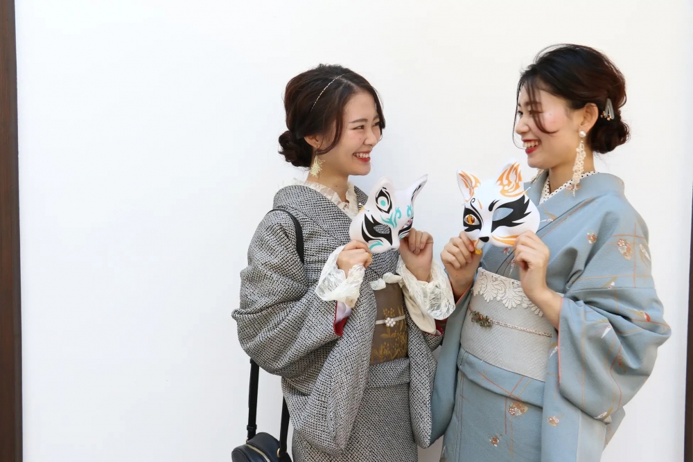 淺草橫町有一間和服及浴衣租借店,這是日本大的和服品牌之一,日本各地都可以見到其蹤影!
