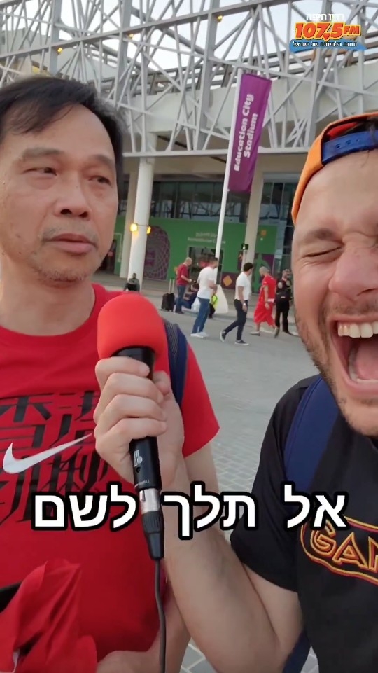 Yu認真嘅語氣加埋真摯嘅表情令Alex Shults忍唔住大爆笑