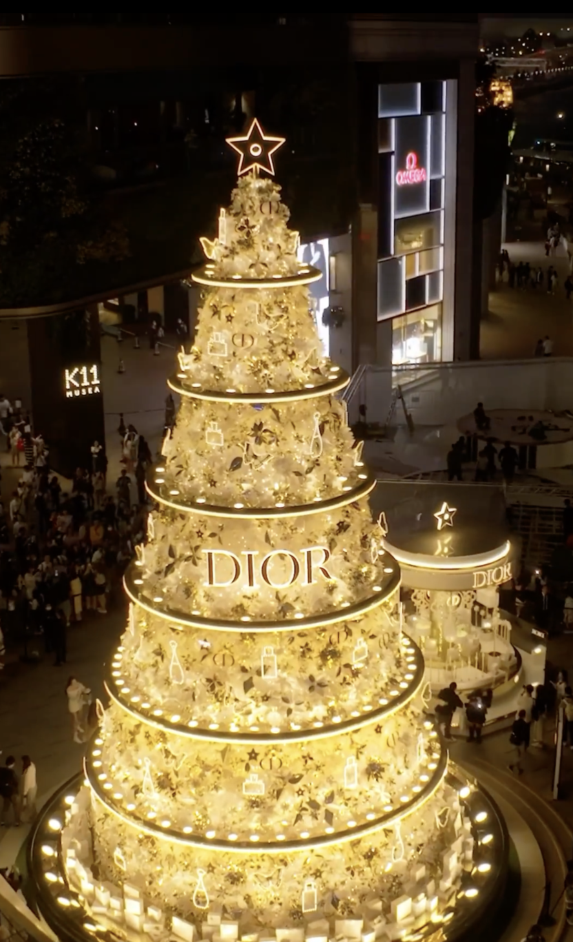 K11 MUSEA有聖誕市集，DIOR聖誕樹絕對係今年必打卡嘅聖誕樹！