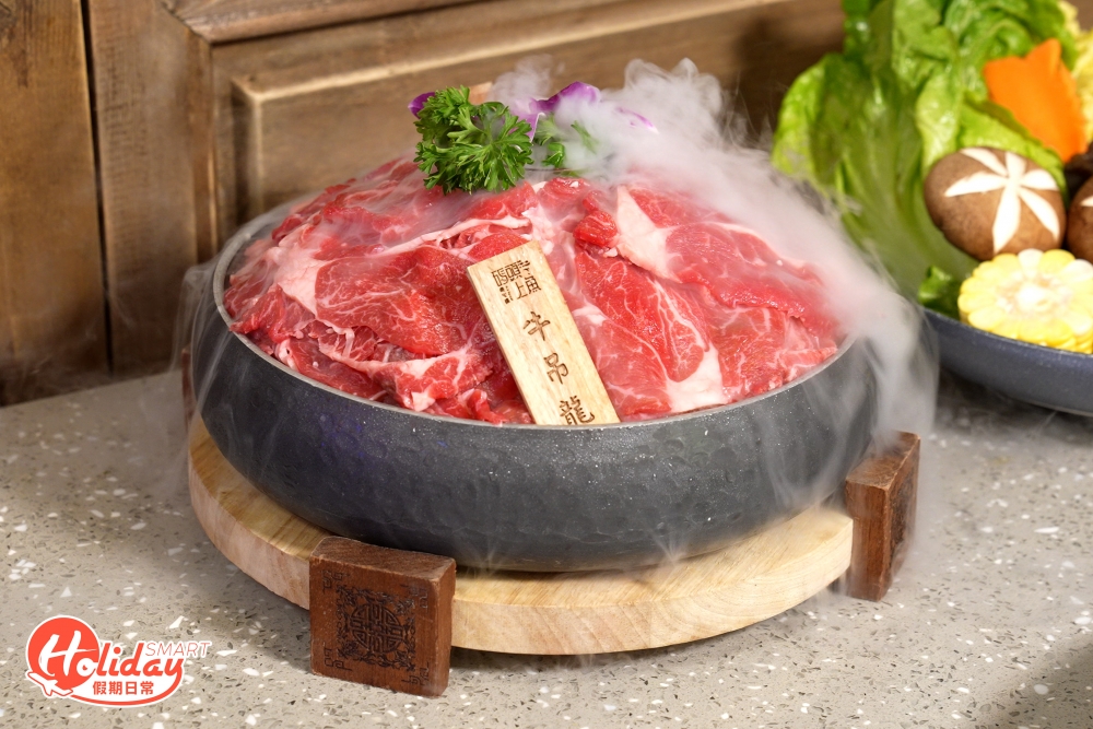 手切牛油脂分布平均，片片切得夠工整。