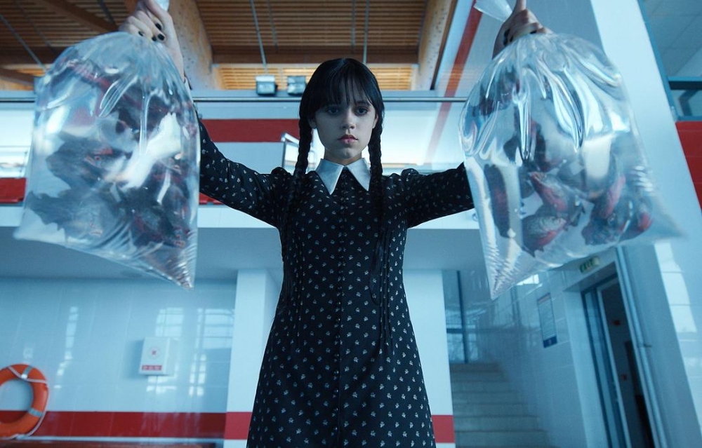 Wednesday雖然性格直話直說，喜歡血腥恐怖的事物，但其實係心地善良，比如為了教訓欺負自己細佬的學生而展開報復！