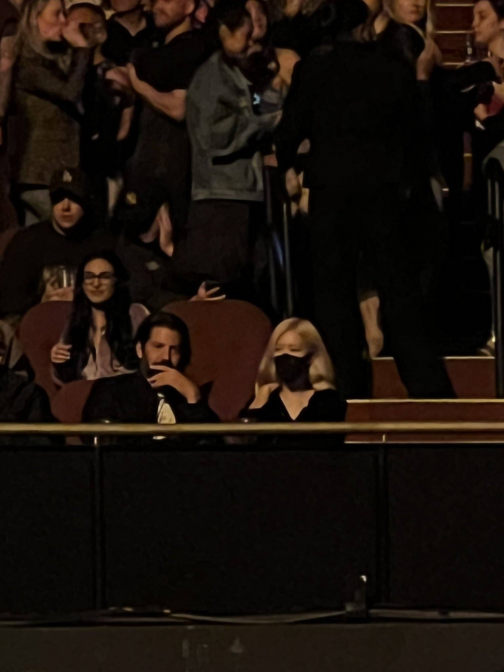 Rosé被目擊同一位男士結伴睇Dua Lipa演唱會