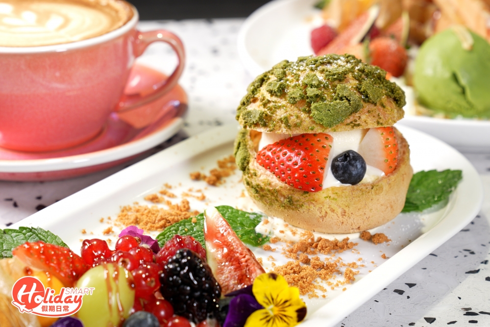 James BonBon Cafe繼續以菠蘿皮麻糬作賣點,不過因配合新出甜品,店家將菠蘿皮麻糬波波改良為泡芙質感。
