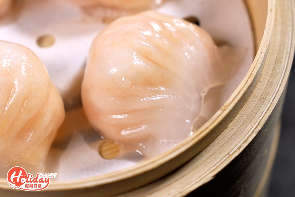 除了燒賣,街坊也最愛招牌點心之一的蝦餃皇,新鮮海蝦餡料足料,晶瑩皮薄又煙韌。