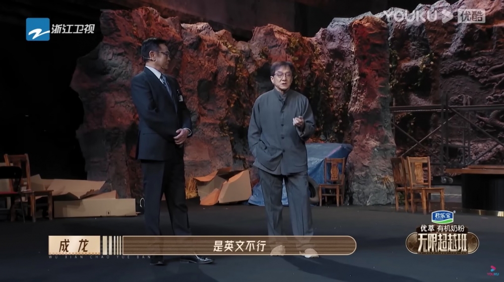 成龍分享佢進軍荷李活時深知自己英文唔好,非常擔心。