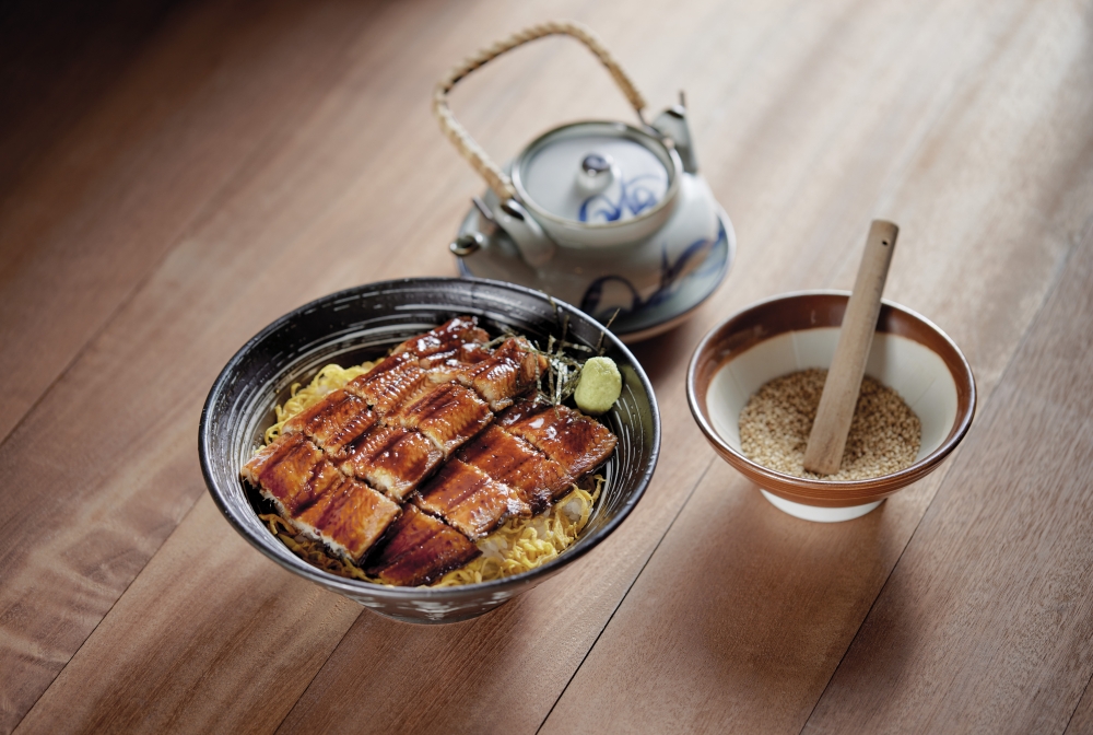 當中遊日時必食的關東煮和鰻魚三味茶漬飯食落肚暖笠笠，鰻魚肥美厚肉。