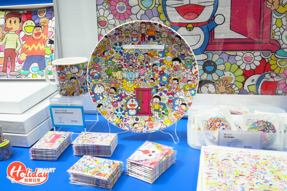 至於樓上的紀念品店發售過百款限定人氣商品，均以多啦A夢聯乘藝術家為主題，有齊村上隆聯名的碟子、杯子和拼圖等，非常值得收藏 粉絲一定忍不住手掃貨。