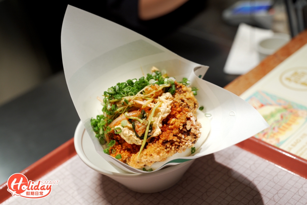餐牌上食物款式跟元朗店大同小異,新店帶來多款招牌菜式,包括壓餅、炸白玉和烤台灣腸等,不過價錢相對會比元朗店昂貴。
