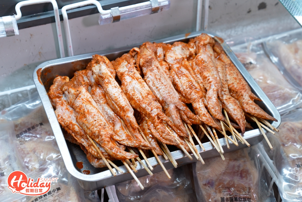 喜愛食雞翼的，雞全翼有辣味和蒜蓉味選擇，份量又足；而雞翼口味也有5款，當中包括孜然味、黑椒及蒜蓉等。