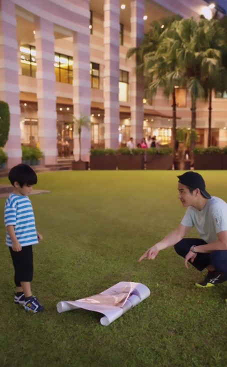 爸爸鄭嘉穎亦一臉驚訝