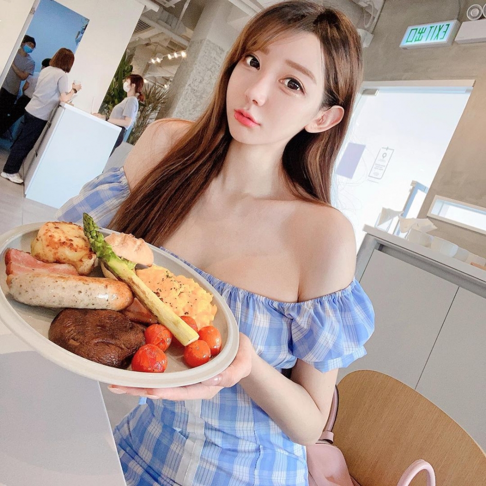 2020年雖然Cammi眼睛仍然好大，但相比2019年，五官比例合理返。