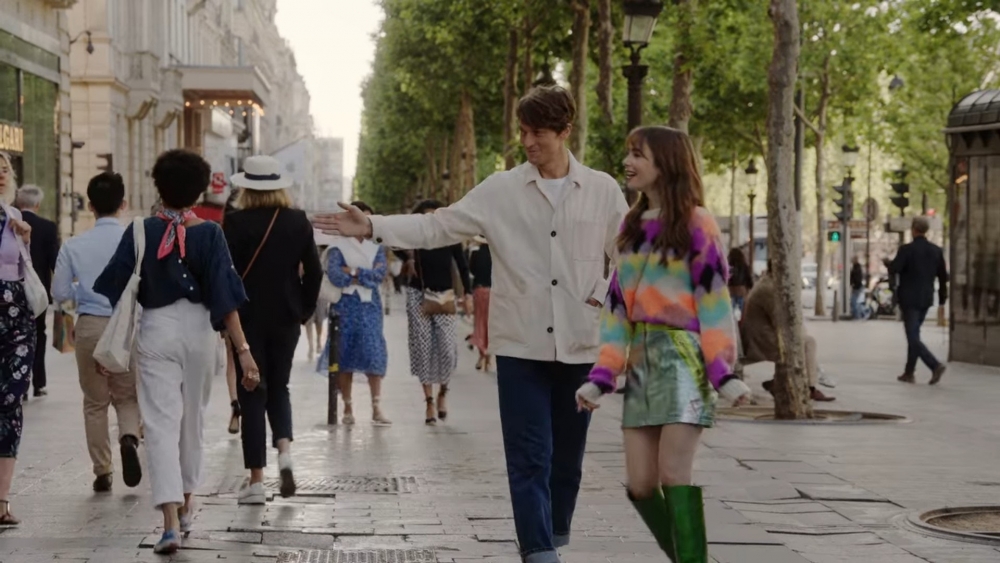 《艾蜜莉在巴黎》常講述法國跟美國之間的文化差異