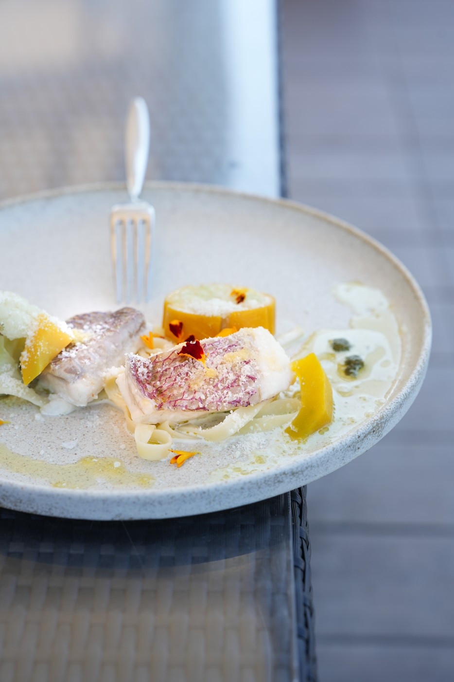 香草鹽麴漬天草鯛魚￥1,880（午餐）