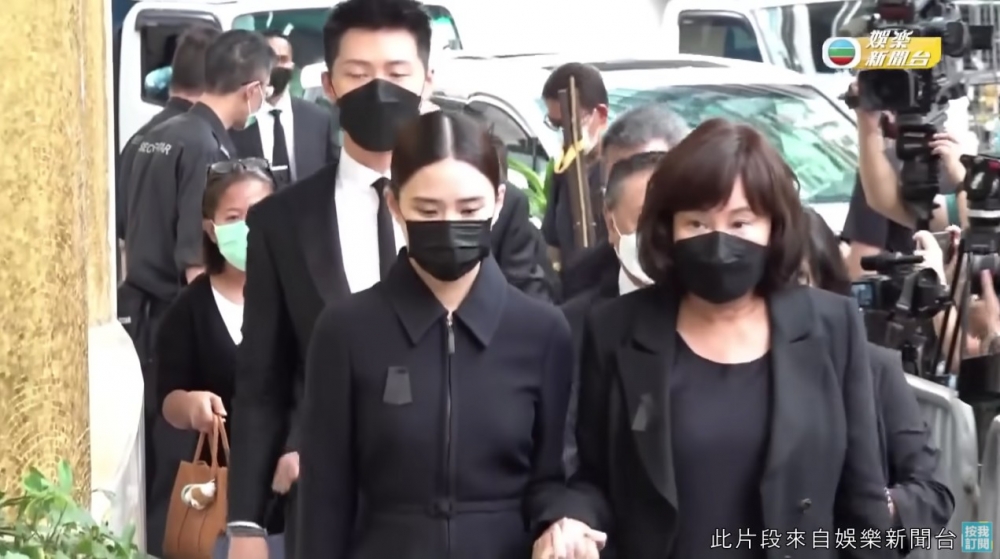 賭王離世後設靈,竇驍一連三日陪住超蓮出入