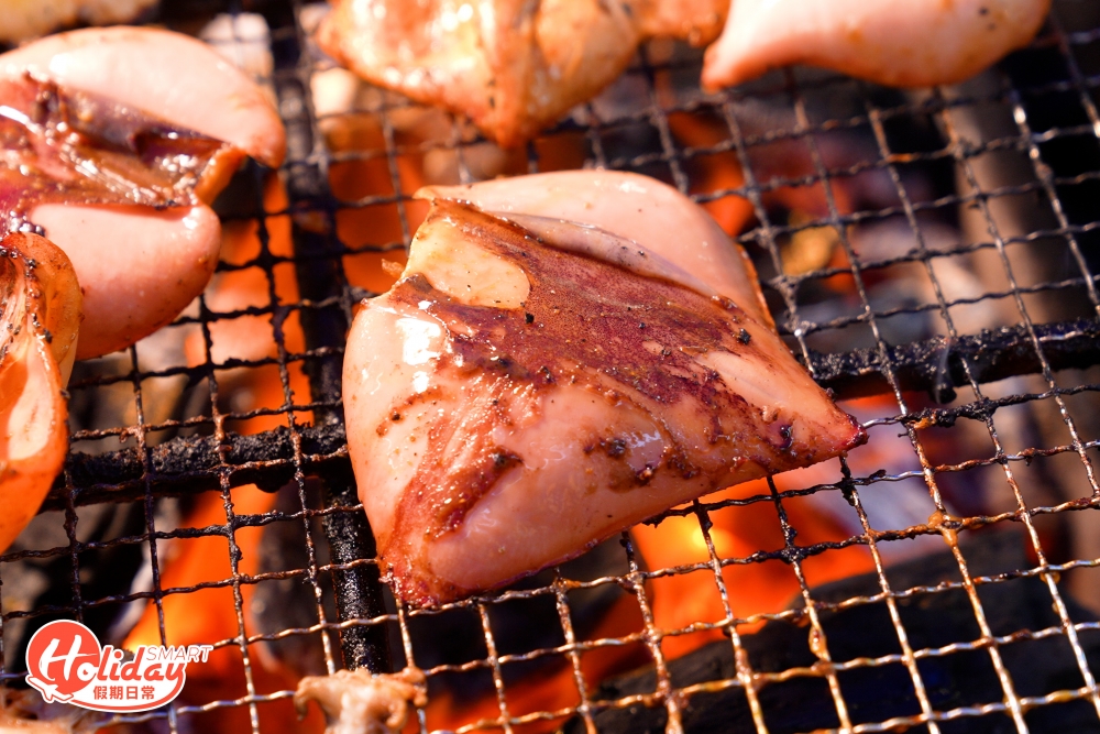 魚類中有秋刀魚和多春魚選擇，另外還有八爪魚、魷魚和大隻虎蝦等。