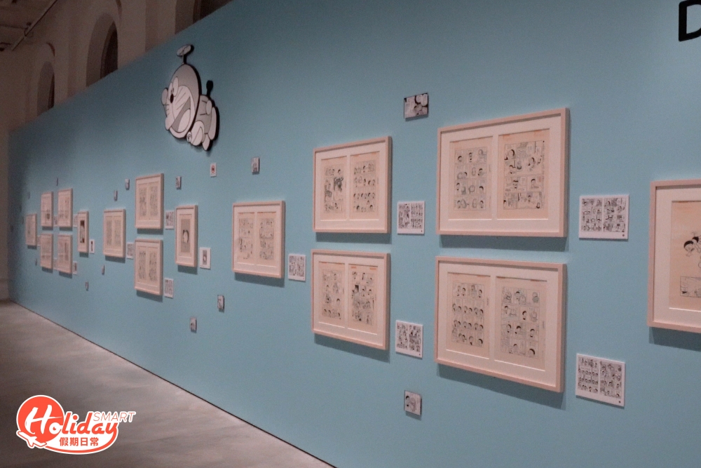 在樓下另一區是原著漫畫專區，主要展出多啦A夢漫畫的原稿和草圖，展覽從日本「藤子·F·不二雄博物館」特意借來70多幅原稿和草圖，當中大部是均是複製原稿，不過也展出了3幅極其珍貴的漫畫家「藤子·F·不二雄」的真跡原稿，是首次在日本以外地區展出。