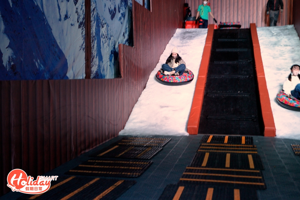 可挑戰3米高的真雪滑梯,乘坐大水泡在3米高的雪梯高速滑下,刺激又好玩,大人小朋友必定喜愛!