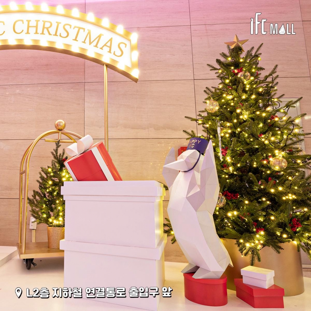 白色企鵝忙緊處理聖誕禮物！