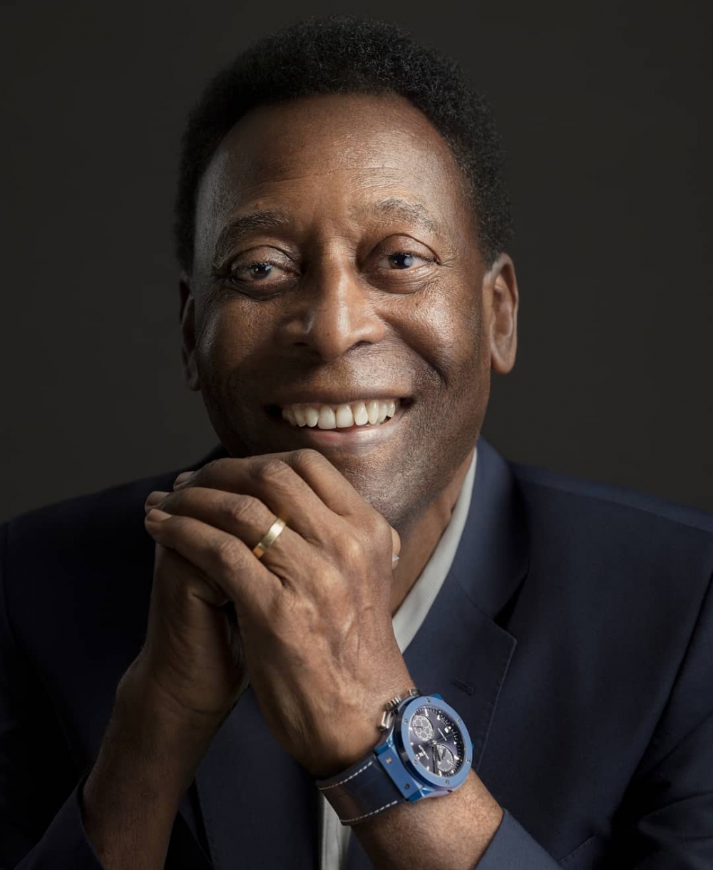 巴西一代球王比利因病離世，享年82歲。