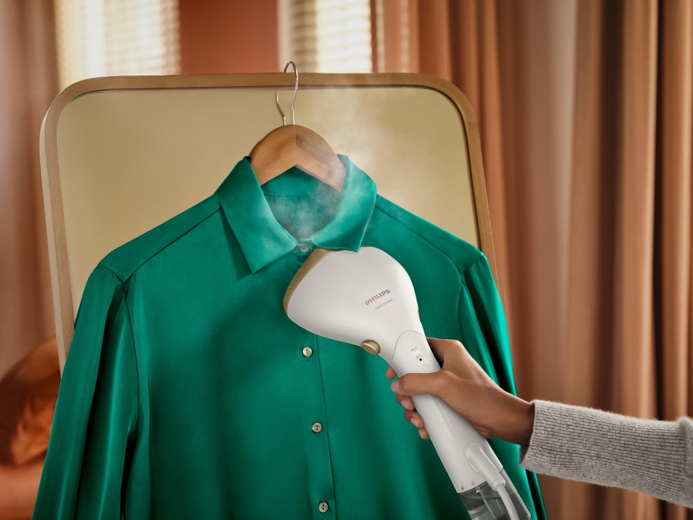 頂端尖角設計，衣領鈕扣細節位都冇走失～