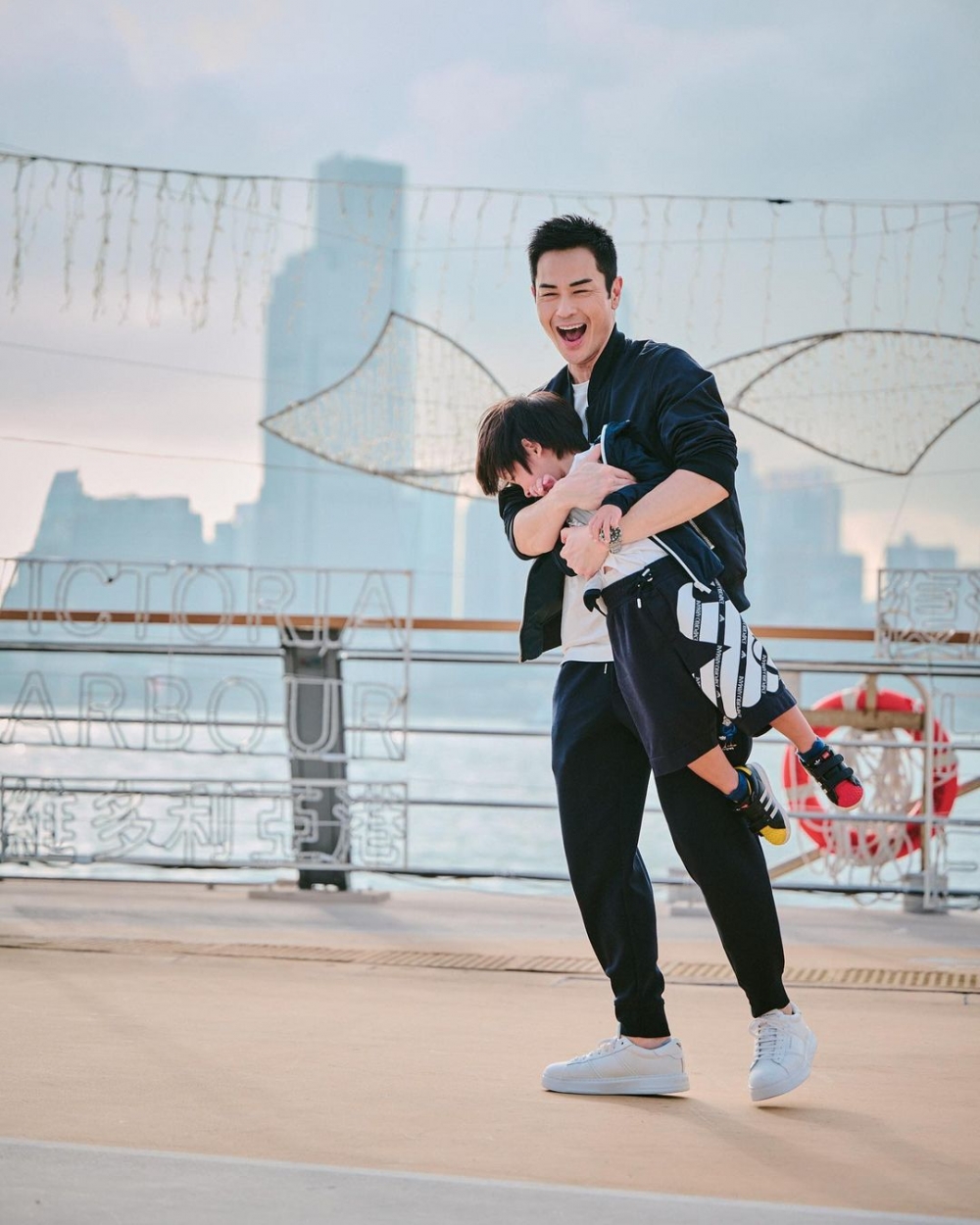 鄭嘉穎接受訪問時曾提到現時唔會考慮北上工作