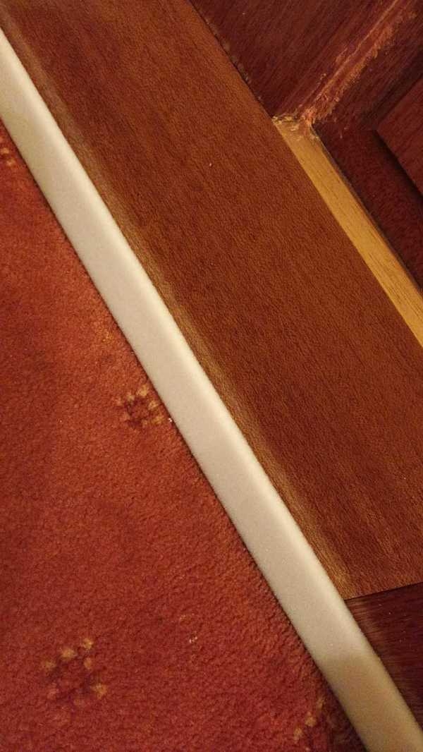 同時於門縫內塞入防撞棉也能防止寒風迫近