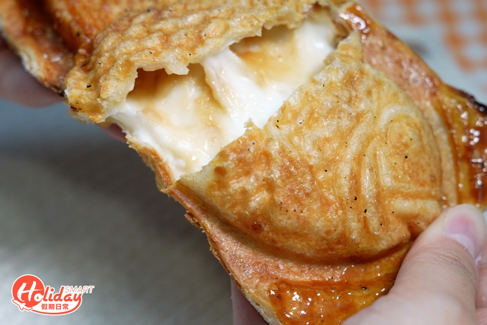 想食等「邪惡」，記者推介黑糖麻糬鯛魚燒，這款麻糬同樣由店主自家炮製，質感呈流心狀，口感滑嘟嘟！