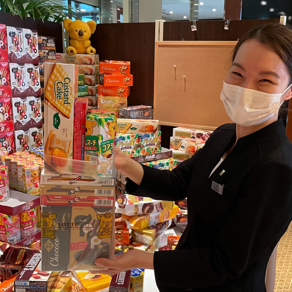 日本樂天熊仔餅酒店的零食放題。
