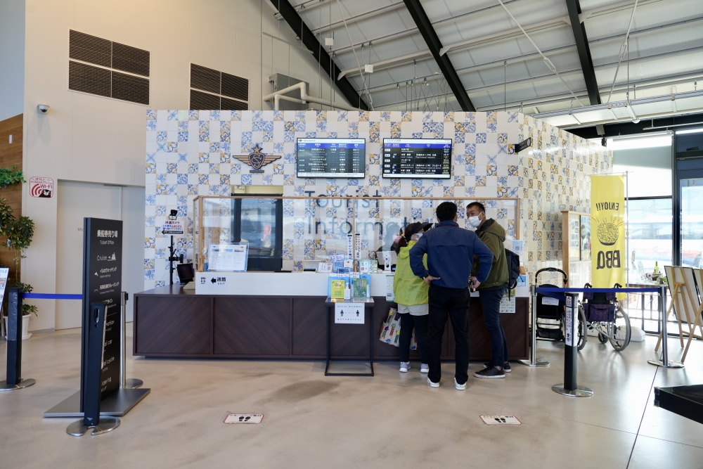 喺觀光資訊櫃枱，有識得中文嘅接待員。除咗觀光資訊外，亦有天草遊覽船購票處。