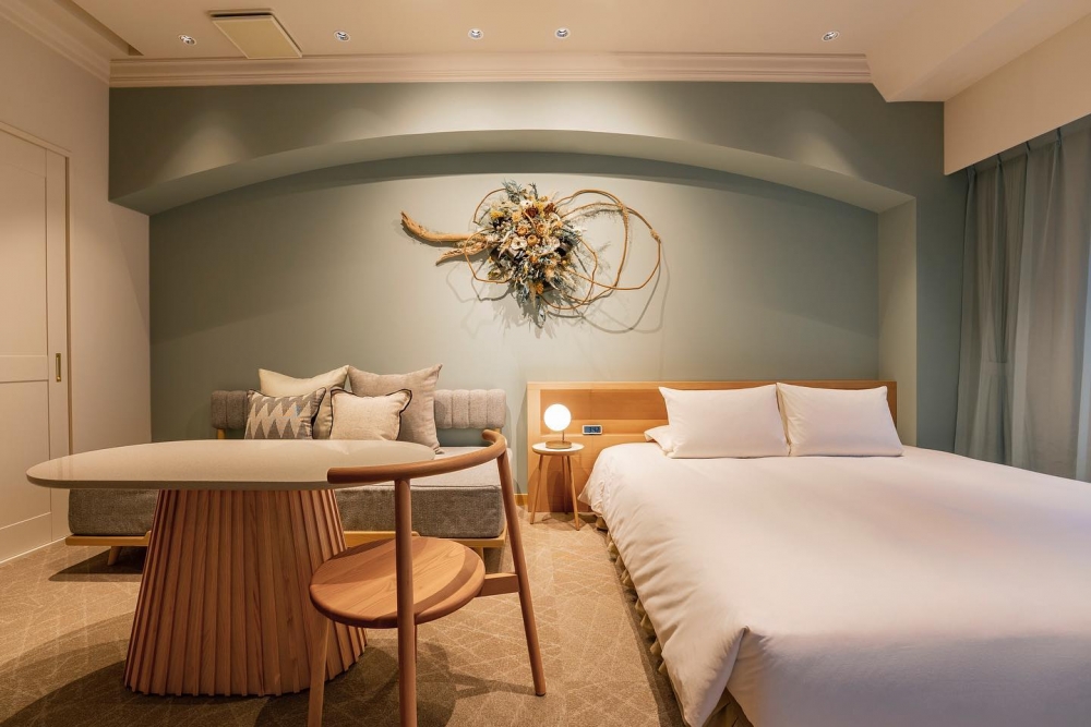 每間客房都十分闊落,可容納2至4人,並分為Twin Room及 Group Room。