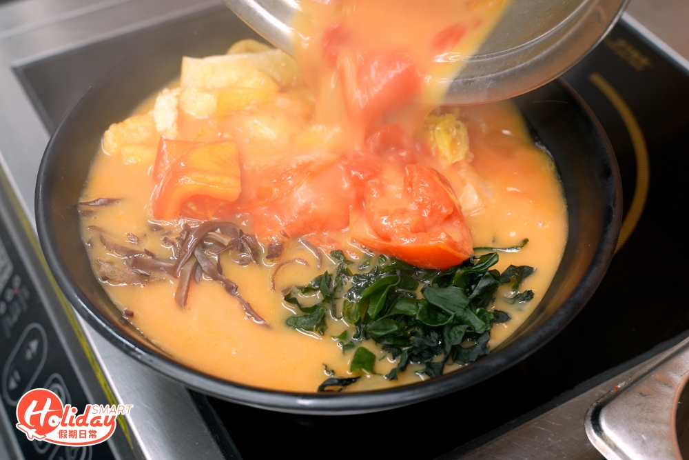 另一人氣款式莫過於以鯛魚湯製作的烏冬，對於怕魚腥味的，店家推介安格斯牛肉番茄湯烏冬。