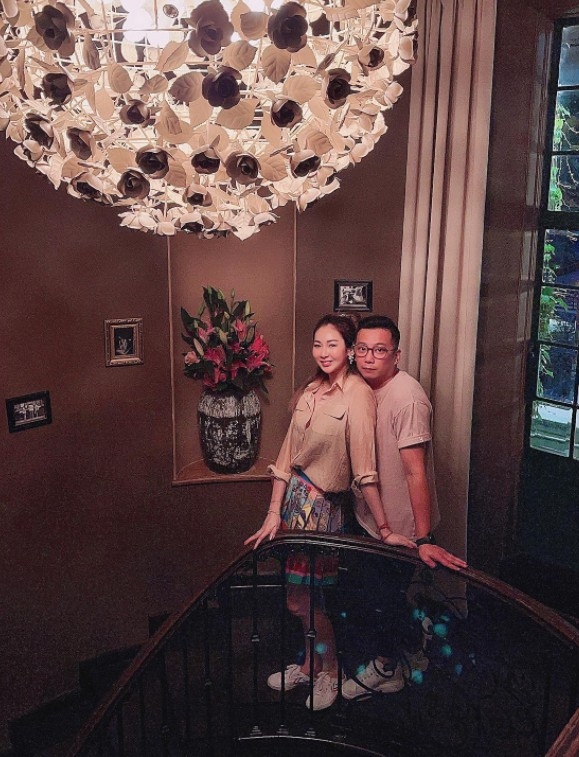 離婚嗰時莊鍶敏亦曾表示感情決裂與第三者無關，卻又加多一句：「但佢（老公）我就唔知喇。」