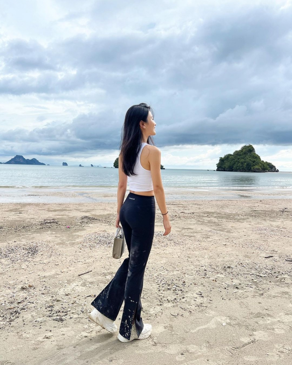 Coffee去泰國旅行都係著住瑜伽褲。