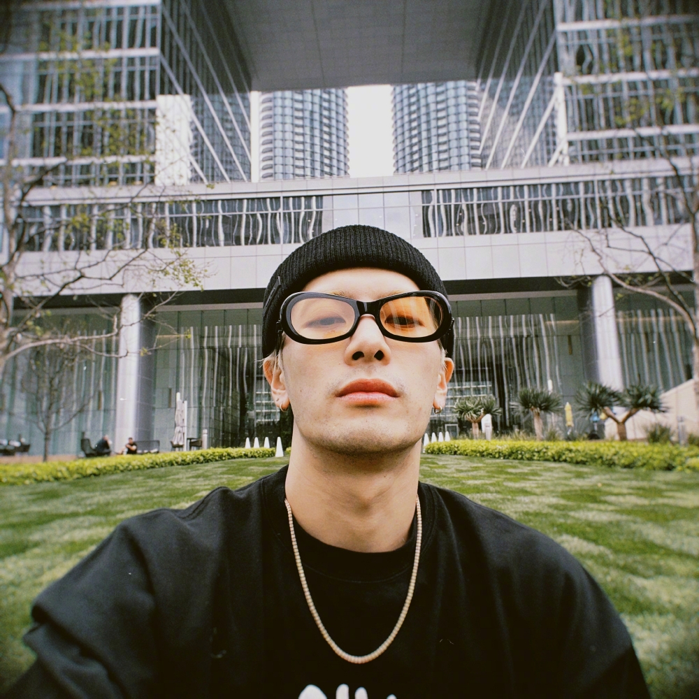 身處外國有好多工作行程嘅Jackson除咗獲大批外國fans支持外,亦有唔少中國粉絲現身力撐!