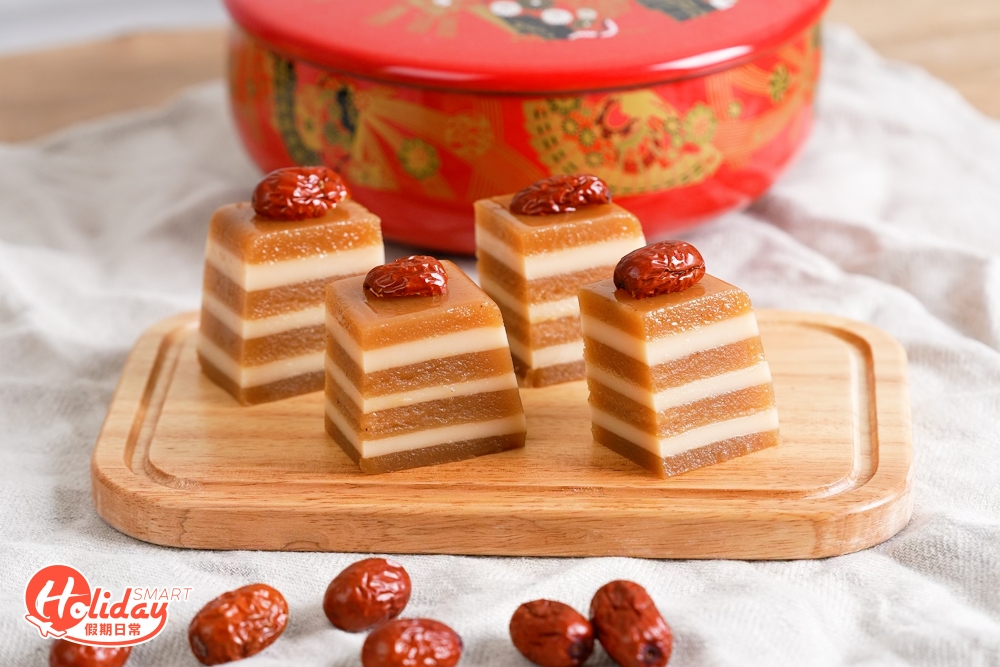 新年必吃糕點離不開年糕及蘿蔔糕，今次教大家炮製同樣受歡迎的紅棗椰汁糕。