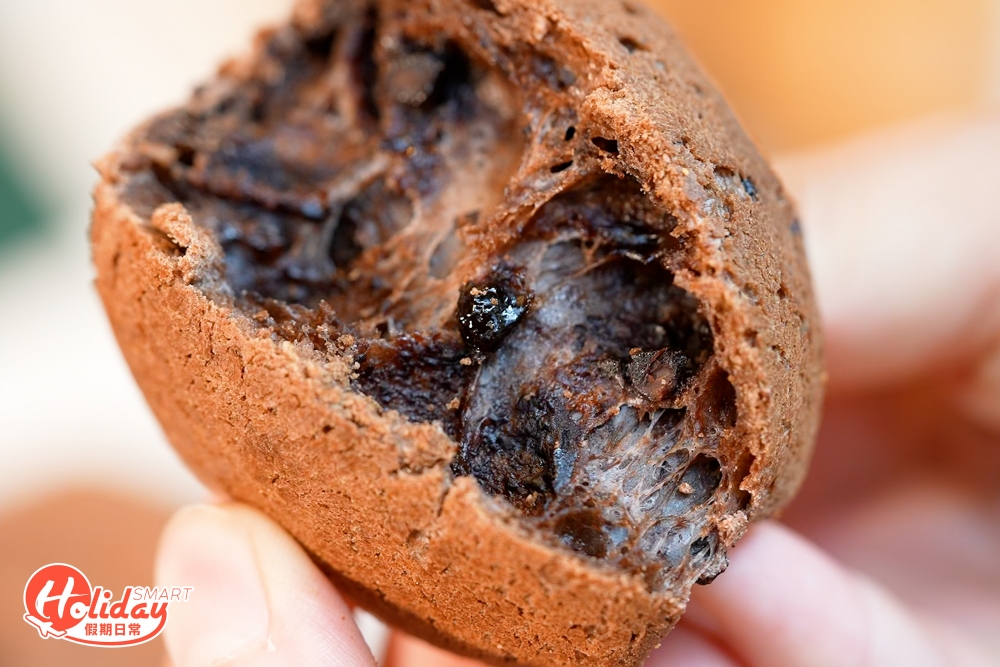 摵開見到朱古力有微微流心效果，甜度適中！