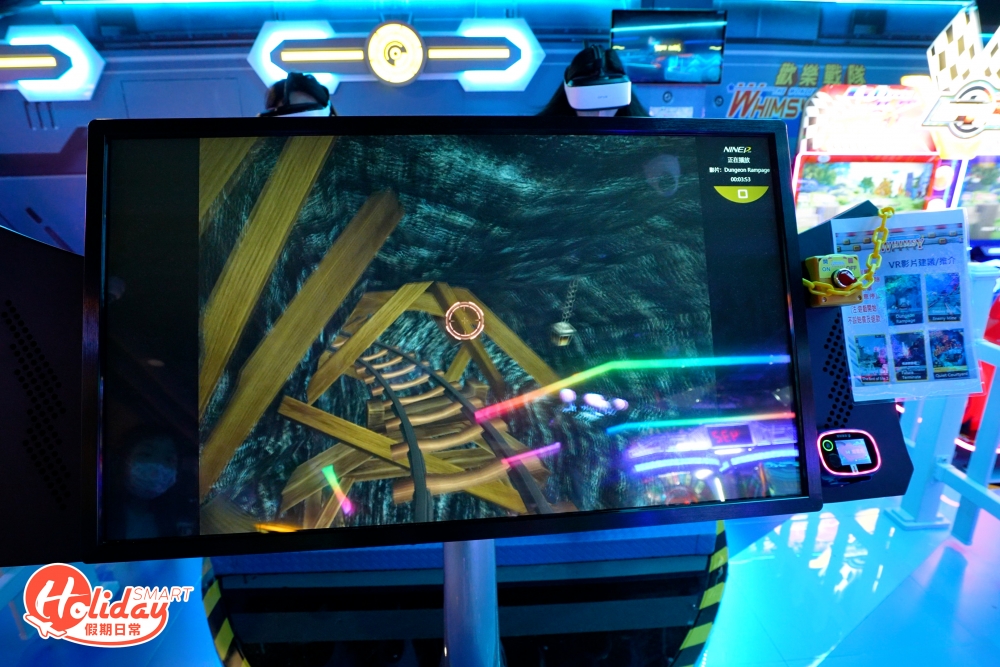 VR機動遊戲有十多款故事線選擇,最有刺激感的故事為「惡龍過山車」,而最抵玩的故事線就是「侏羅紀公園」,遊戲長達8分鐘。