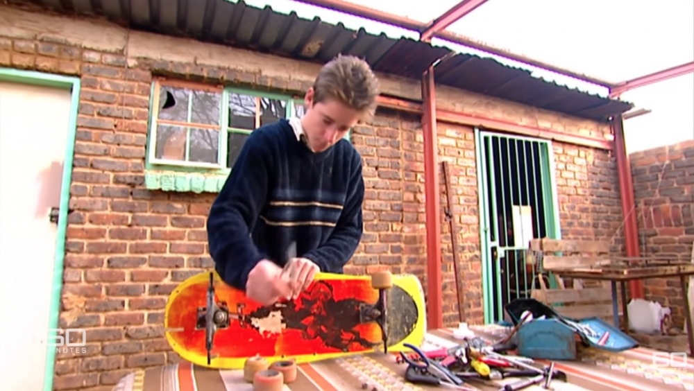 Robin表示佢非常想換回親生母親身邊，佢同單身媽媽Sandy收入微薄，生活得非常唔容易