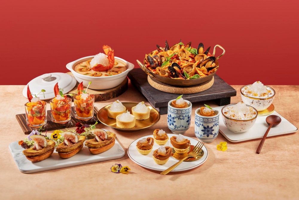 香港百樂酒店推出生日優惠，凡4位惠顧「鮑燕盛會」海鮮自助晚餐，一位當月生日之星可免費享用1次，並獲贈指定蛋糕乙件，同行賓客亦可享85折優惠。