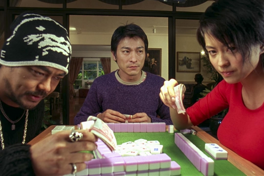 盡量面向大門坐，因為背住大門坐有「送財神」之意，容易打得多輸得多