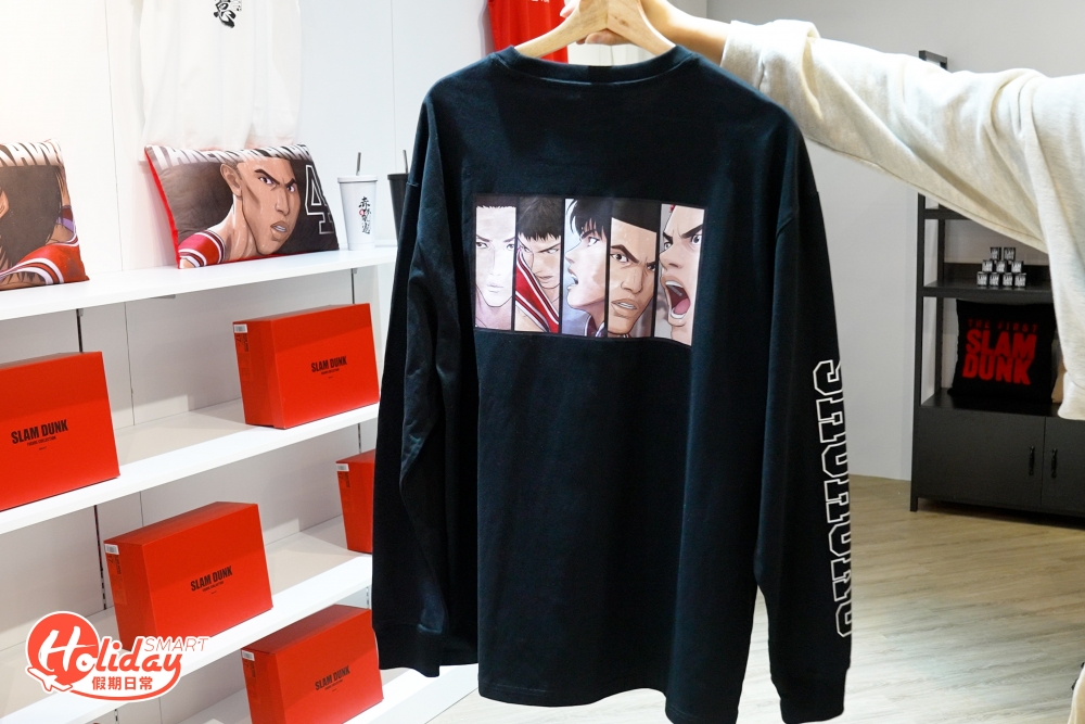 其他商品有齊大熱潮流服飾、公仔擺設、籃球等等。