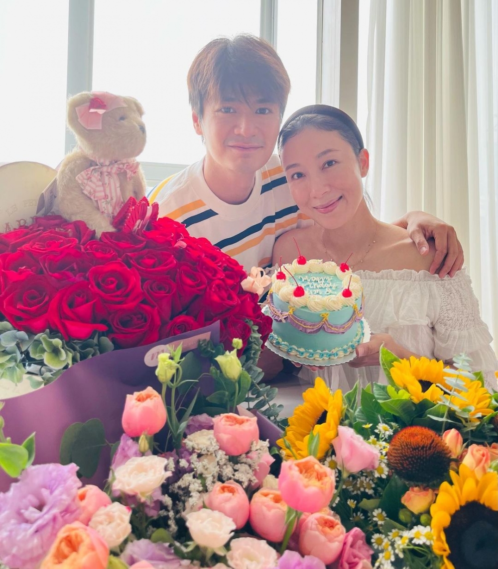 羅子溢（原名：羅仲謙）、楊茜堯（原名：楊怡）夫婦有傳改名共花費$40萬