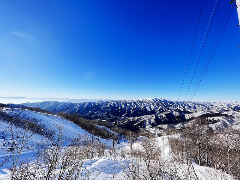 在「天狗岩雪道」可以欣賞到日本最大的琵琶湖和北阿爾卑斯的壯麗景觀！