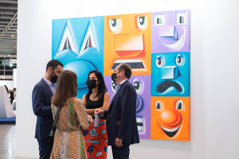 今年展覽邀請了來自全球各地70間多元化的藝廊參加,包括香港、釜山、約翰内斯堡、紐約、馬德里、東京,及其他地區,齊集本地及海外各地的畫廊攤位、裝置藝術項目、錄像及表演藝術作品,可以一次過飽覽來自世界各地的藝術家作品,藝術愛好者絕對不能錯過!